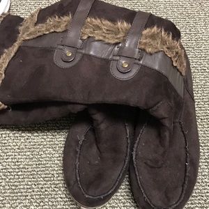 Cute furry brown boots